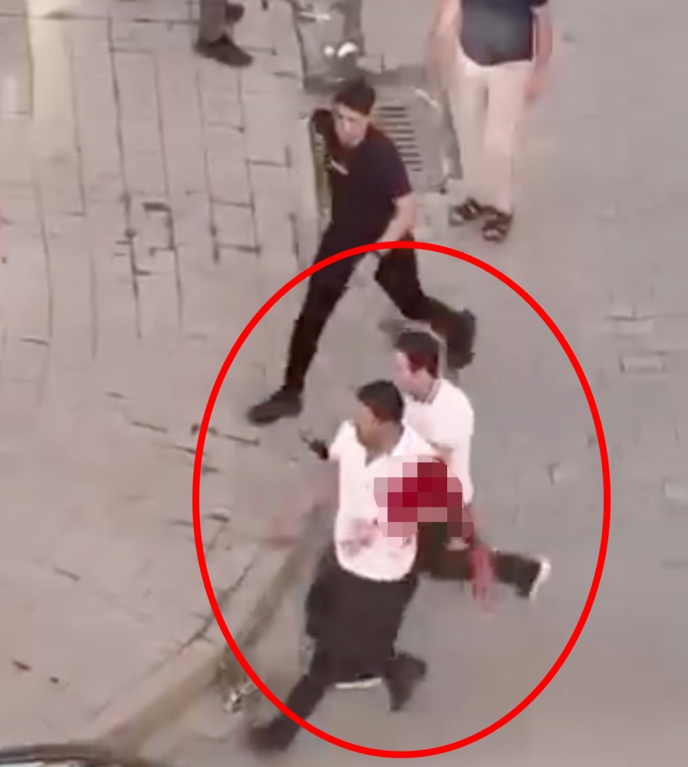 Çocukların kavgasına ailelerin de karıştığı bıçaklı kavga kamerada: 2 yaralı