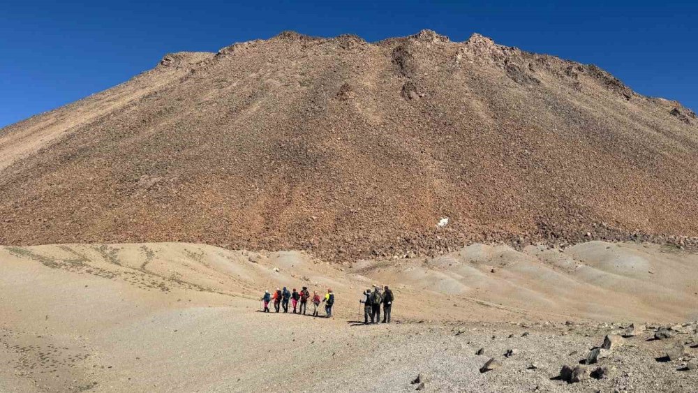 Dağcılardan Süphan Dağı’na ilgi