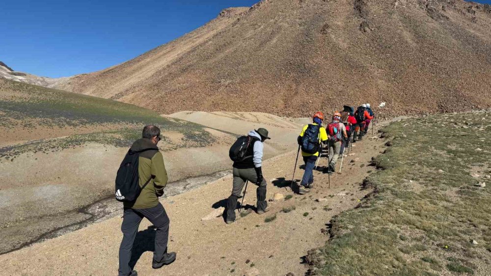 Dağcılardan Süphan Dağı’na ilgi