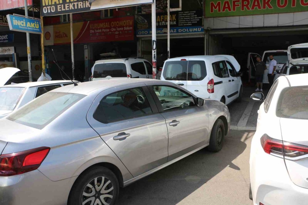 Sürücülere 12.00 ila 16.00 saatleri arasında araçların dışarı çıkartılmaması tavsiyesi