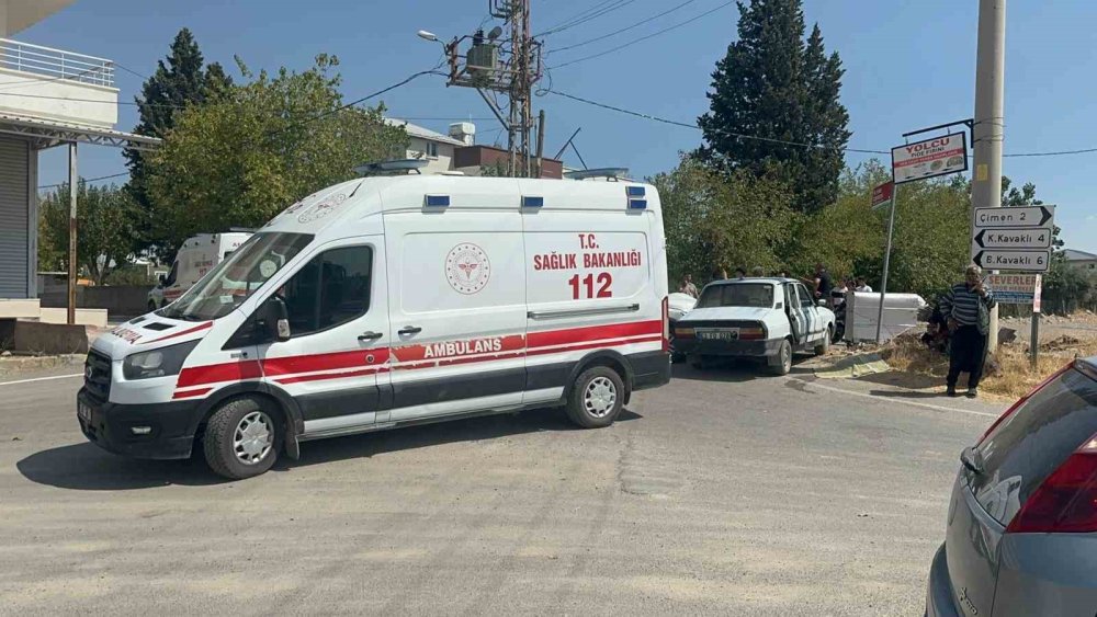 Adıyaman'da iki otomobilin çarpıştığı kazada 5 kişi yaralandı