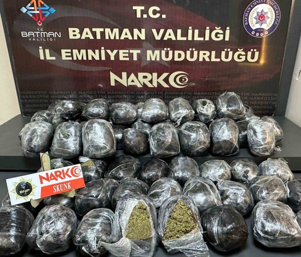Batman’da durdurulan iki otomobilden kilolarca uyuşturucu çıktı: 4 tutuklama