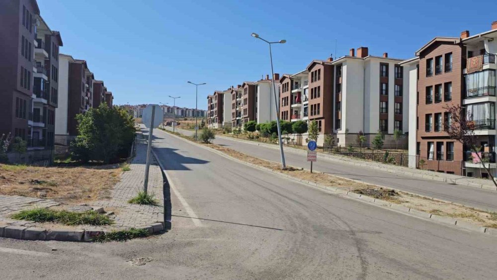Elazığ’da sıcaklık 40 dereceye yaklaştı, caddeler boş kaldı