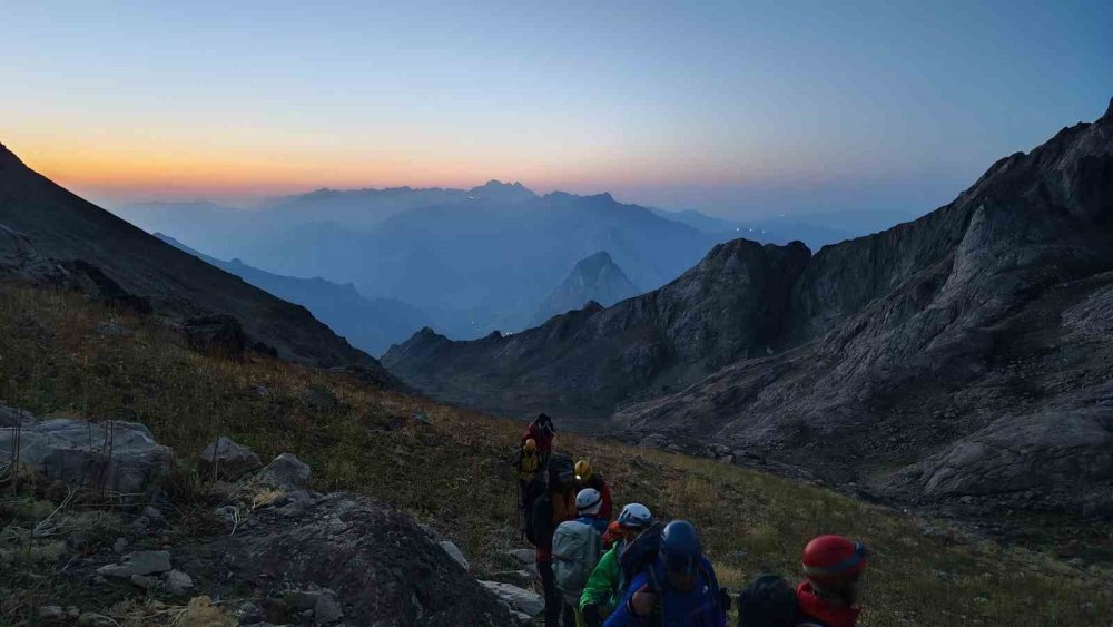 Dağcılardan Cilo Dağı’na zirve tırmanışı
