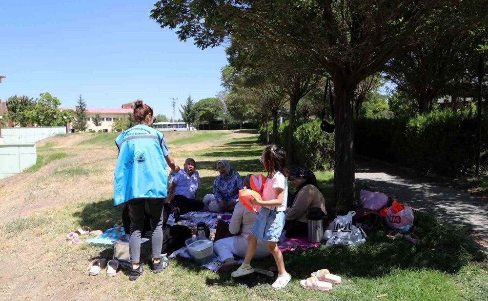Van'da Yaşlı bireyler piknik etkinliği ile unutulmaz bir gün geçirdi