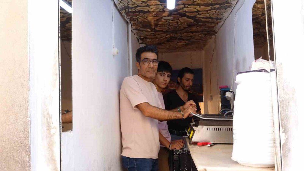 3 metrekarelik dükkanla çocuklarını okuttu