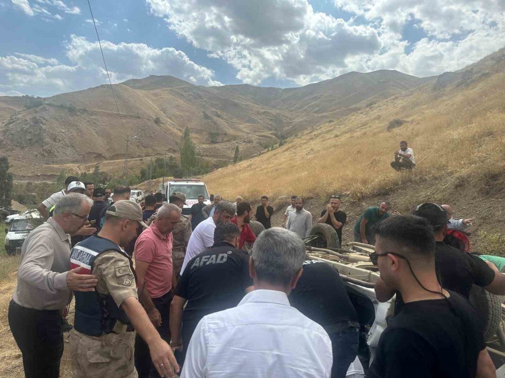 Hakkari’de trafik kazası: 3 ağır yaralı