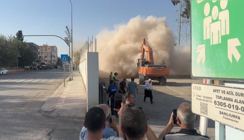 Urfa’da evlenmek ya da iş isteyenlerin çıktığı yarım asırlık su kulesi yıkıldı
