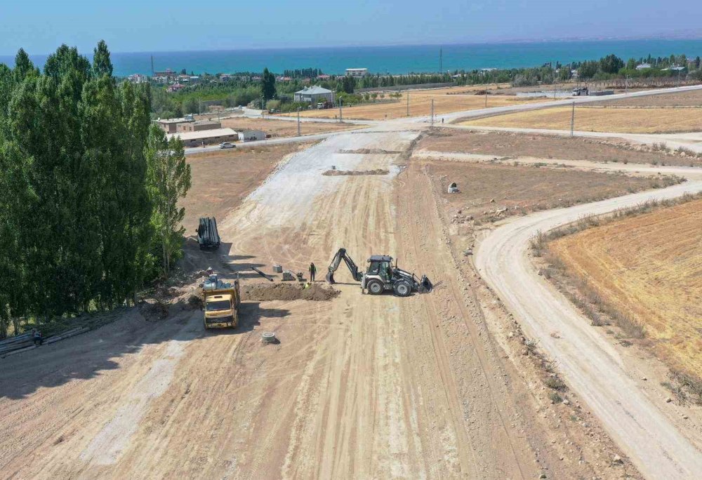 Van'ın Elmalık yolunda yıkım çalışmaları yapılıyor