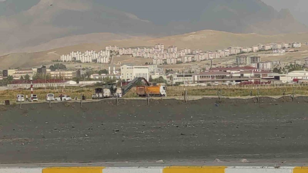 Van Havalimanında pist sökme çalışmaları başladı