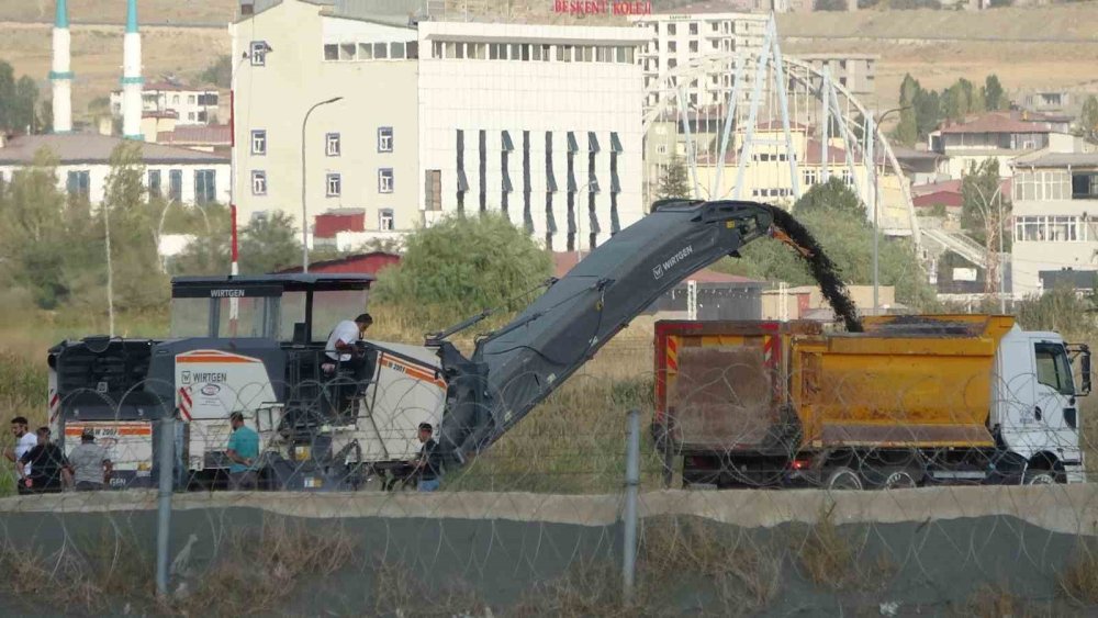 Van Havalimanında pist sökme çalışmaları başladı