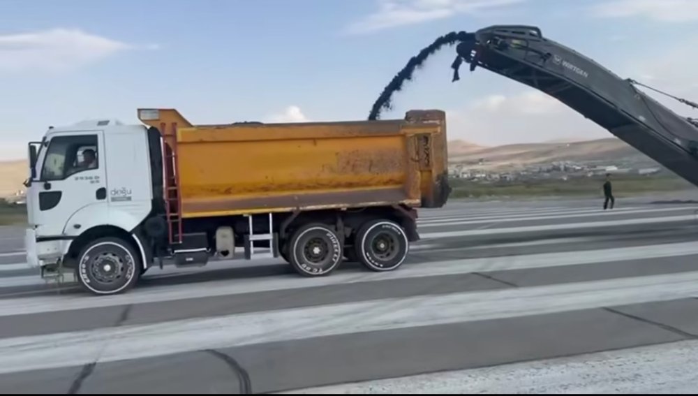 Van Havalimanında pist sökme çalışmaları başladı