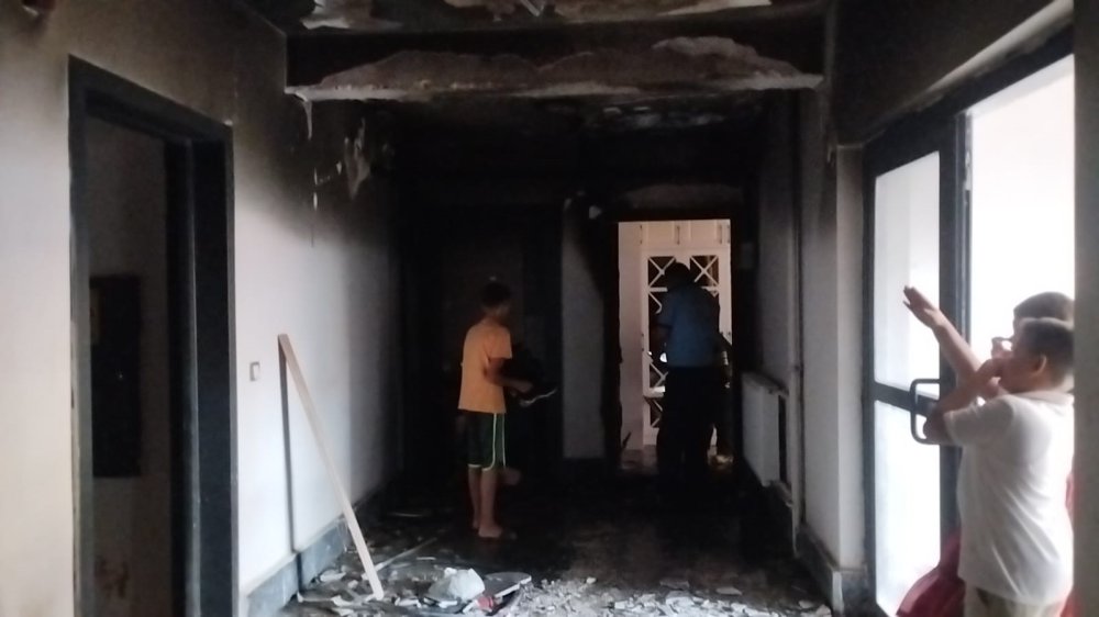 Antep’te 5 katlı binada çıkan yangın korkuttu