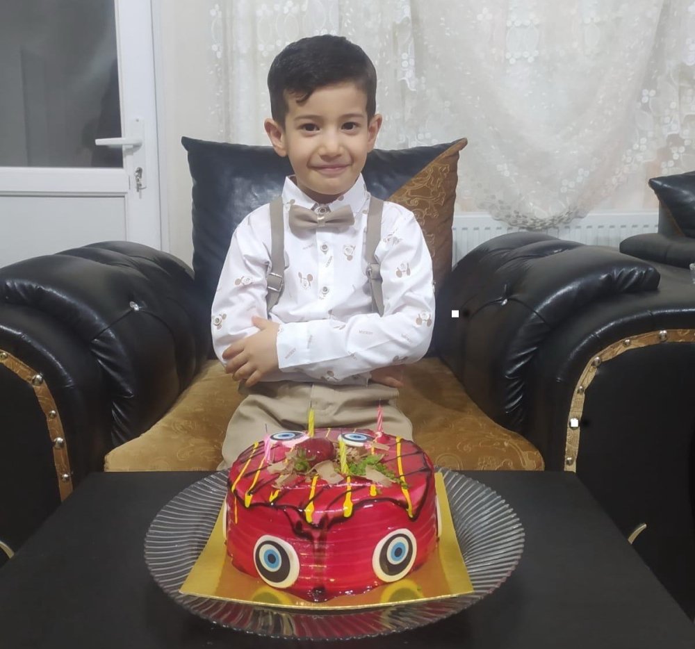 Arabanın bagajında mahsur kalan çocuk hayatını kaybetti