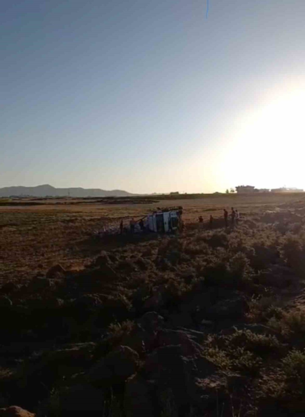 Kızıltepe'de tır şarampole yuvarlandı: 1 yaralı