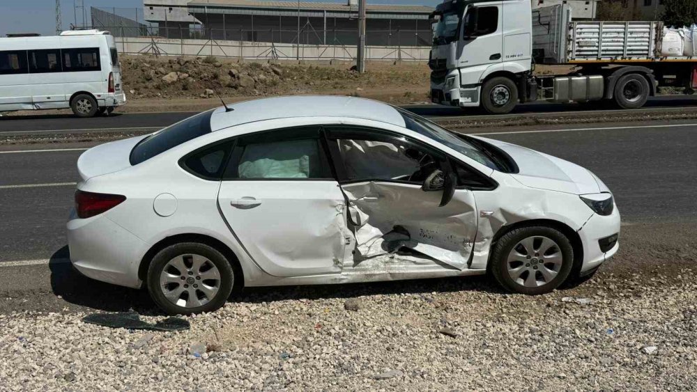 Sur'da iki otomobil çarpıştı: 4 yaralı