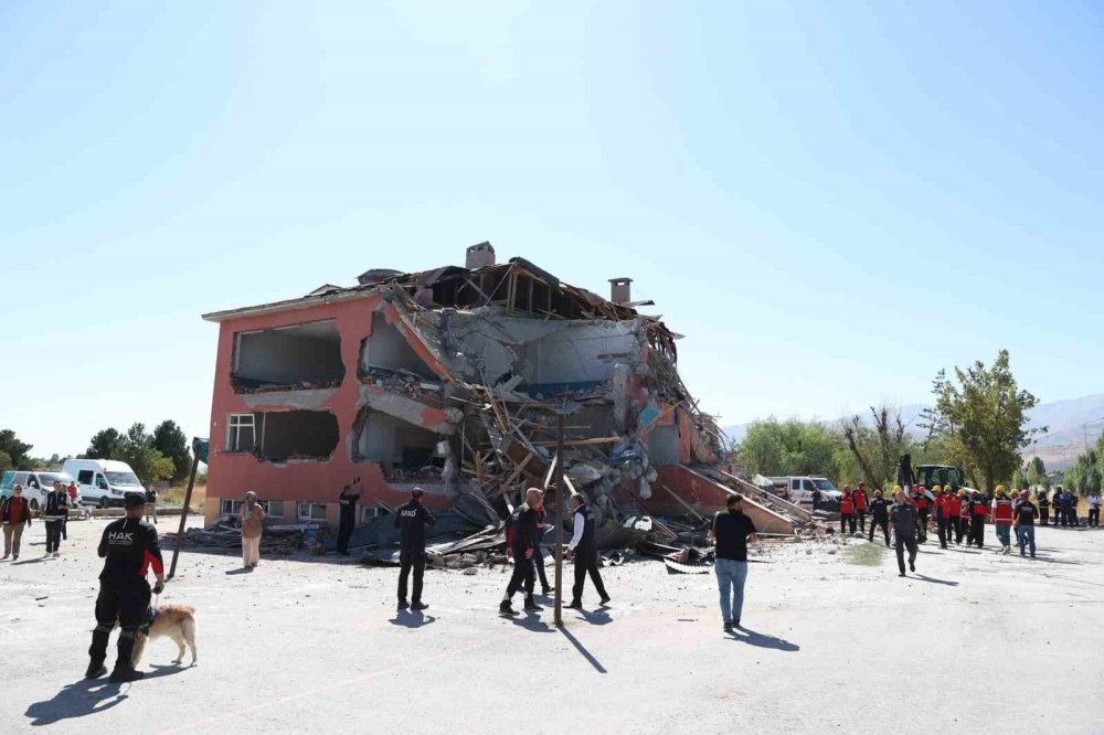 Muş’ta 6 ilden katılımla deprem tatbikatı gerçekleştirildi