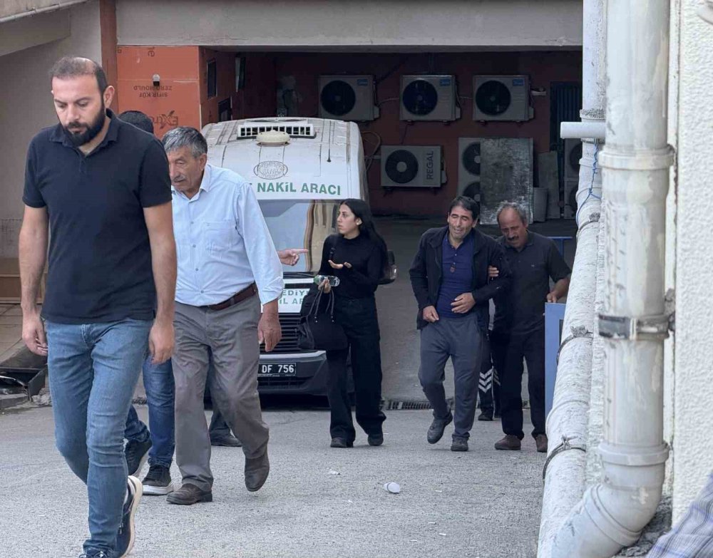 Tarlada balya makinesine kapılan genç hayatını kaybetti