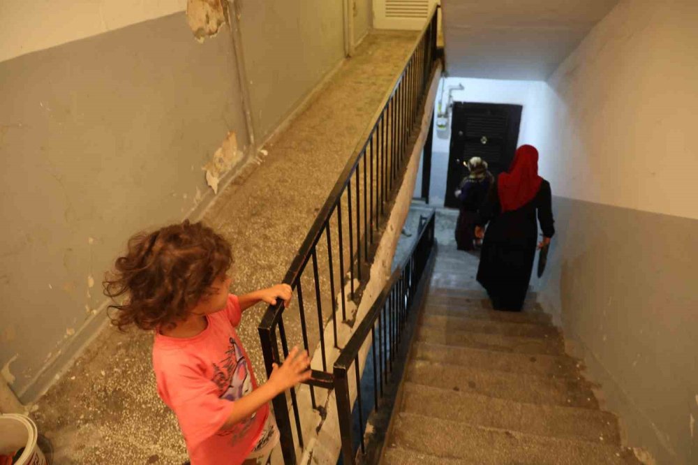 Yıkım esnasında ağır hasara dönüşen binanın sakinleri adına ’tam yargı’ davası açıldı