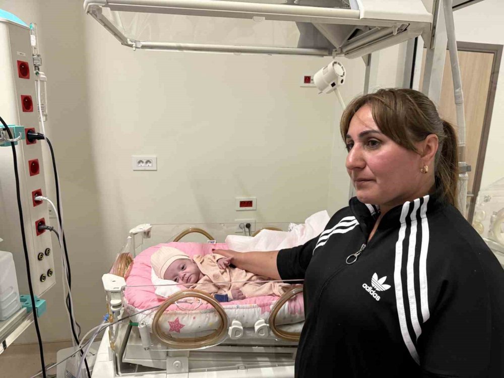 25 haftalık olarak dünyaya gelen bebek 180 gün sonra anne kucağıyla tanıştı