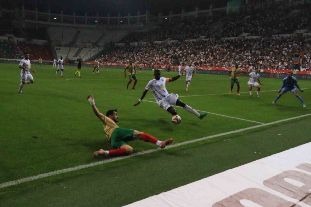 Amed Spor: 2 - Sarıyer: 0