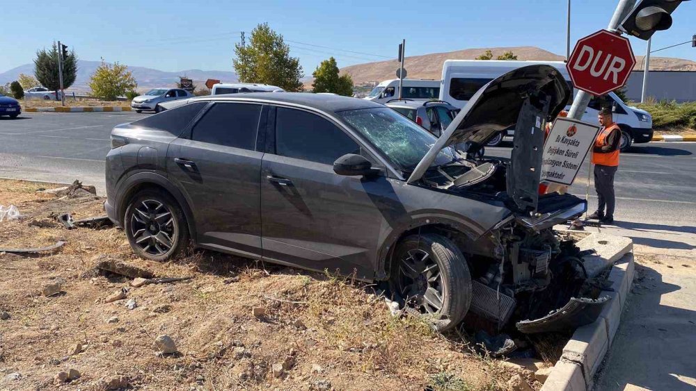 Elazığ’da trafik kazası: 5 kişi yaralandı