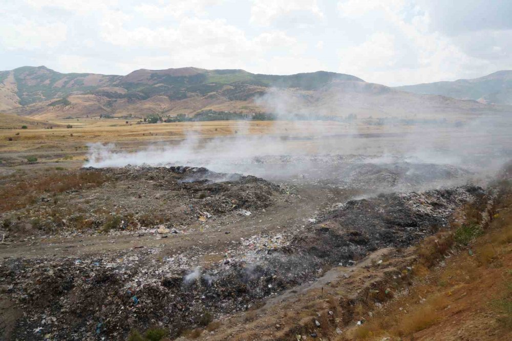 Muş’ta çöp tepkisi: "Oksijen değil, zehir soluyoruz"