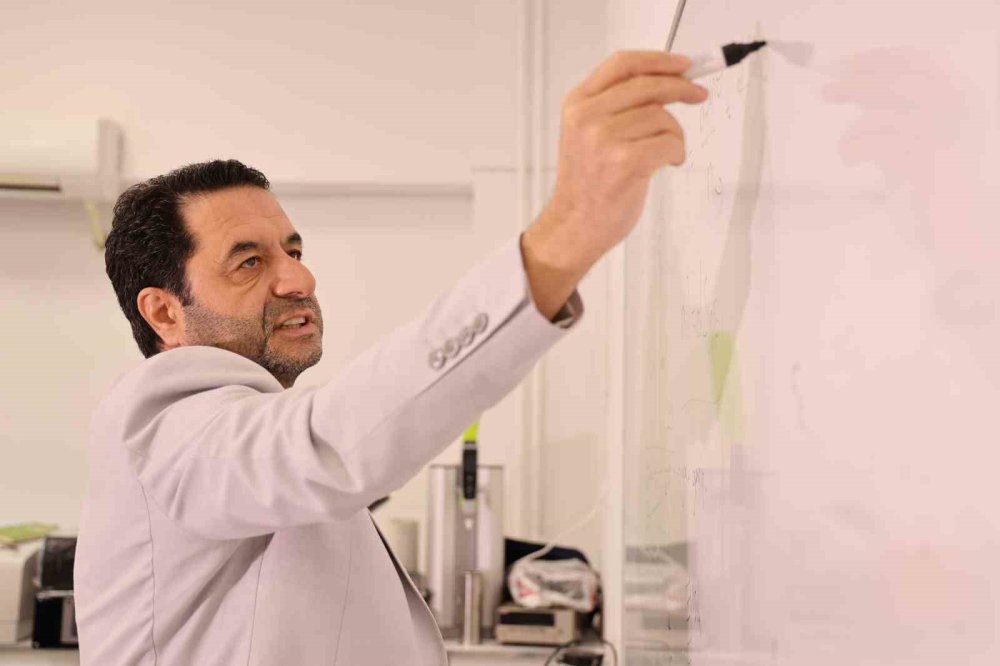 Prof. Dr. Yakuphanoğlu Einstein’ın Nobel ödüllü teorisini kanıtladı, patentini aldı