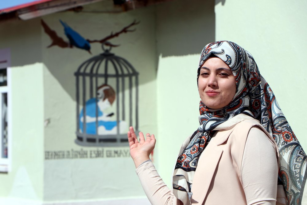 Hayalini kurduğu projeyi görev yaptığı köy okulunda gerçekleştirdi