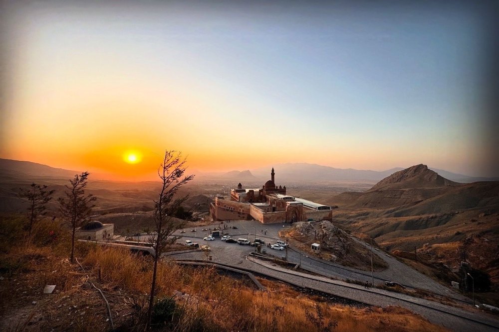 İshak Paşa Sarayı’nda gün batımı büyüledi