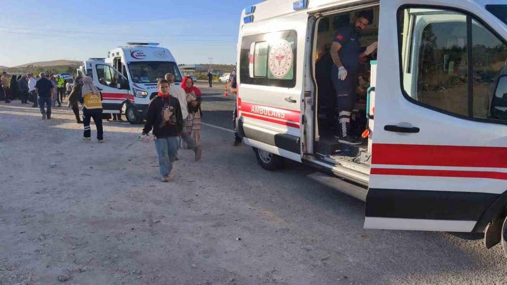 Urfa’da tarım işçilerini taşıyan minibüs devrildi: 20 yaralı