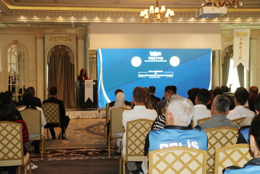 Van'da 'Akıllı Şehirler ve Tesis Yönetiminde Gelecek Vizyonu' programı düzenlendi