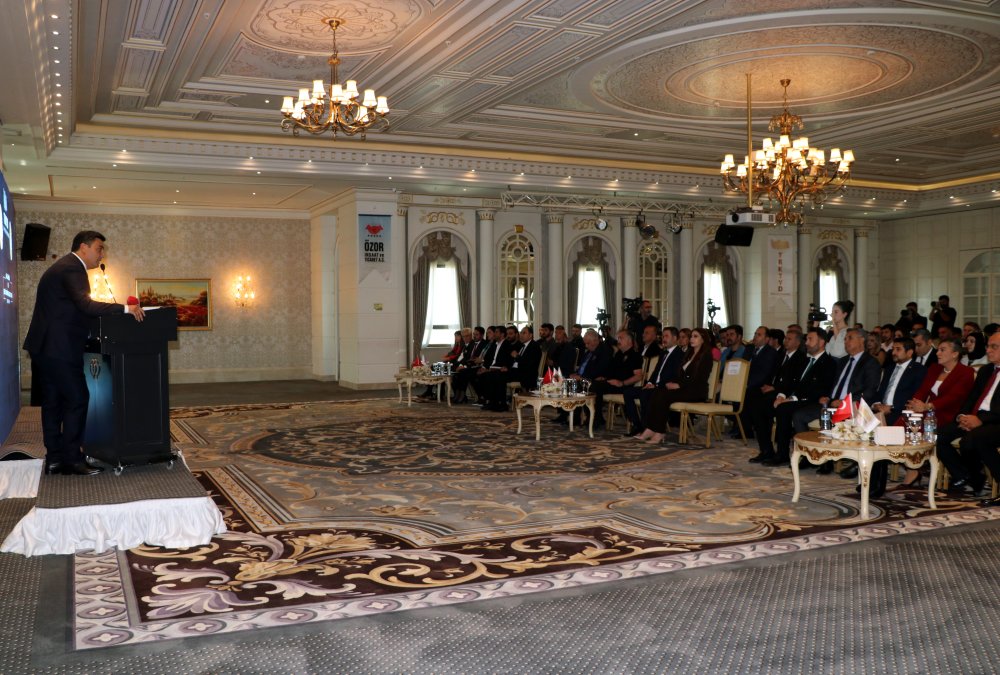 Van'da 'Akıllı Şehirler ve Tesis Yönetiminde Gelecek Vizyonu' programı düzenlendi