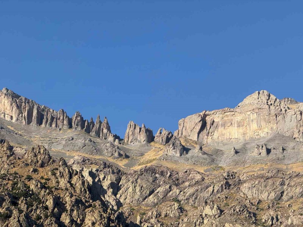Doğaseverlerin yeni gözdesi Yüksekova dağları