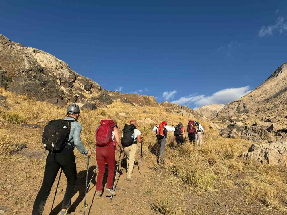 Doğaseverlerin yeni gözdesi Yüksekova dağları