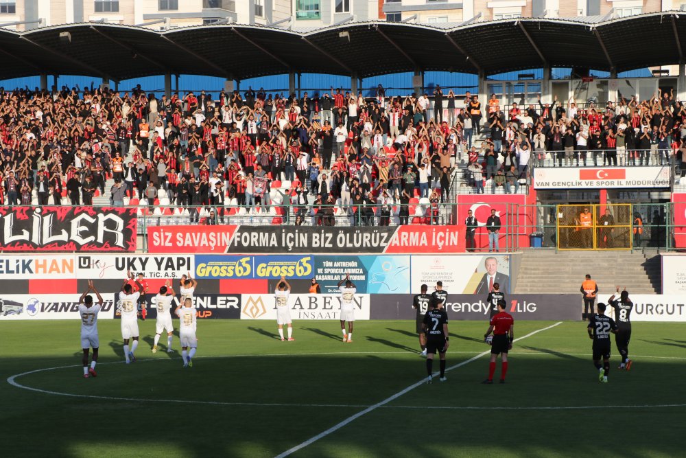 Van Spor FK, Amedspor’u 3-0 mağlup etti