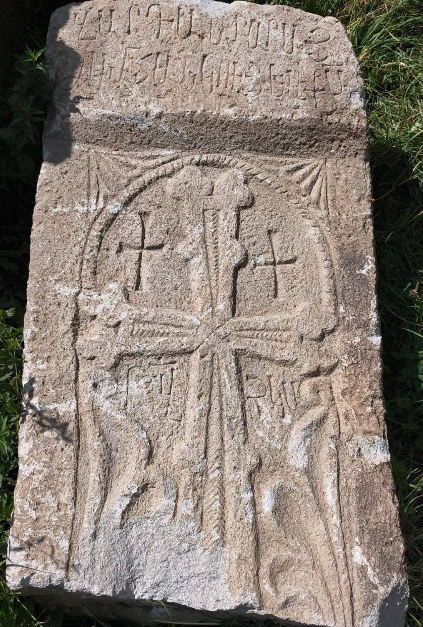 Erciş'te Bizans dönemine ait 2 stel ele geçirildi