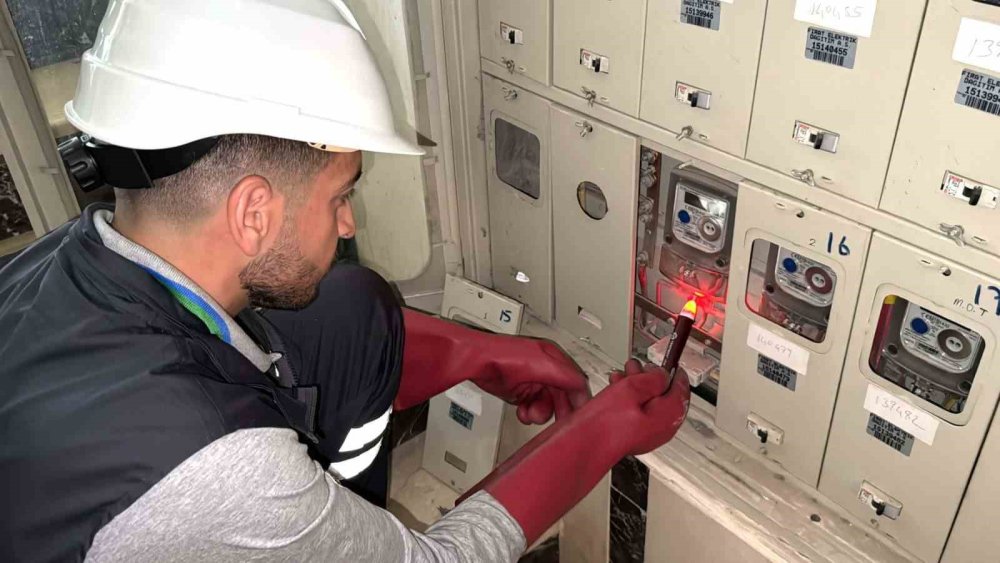 Sayaç okurken para buldu, hiç düşünmeden sahibine ulaştırdı