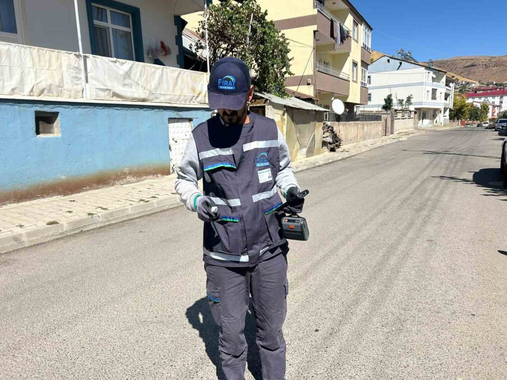 Sayaç okurken para buldu, hiç düşünmeden sahibine ulaştırdı