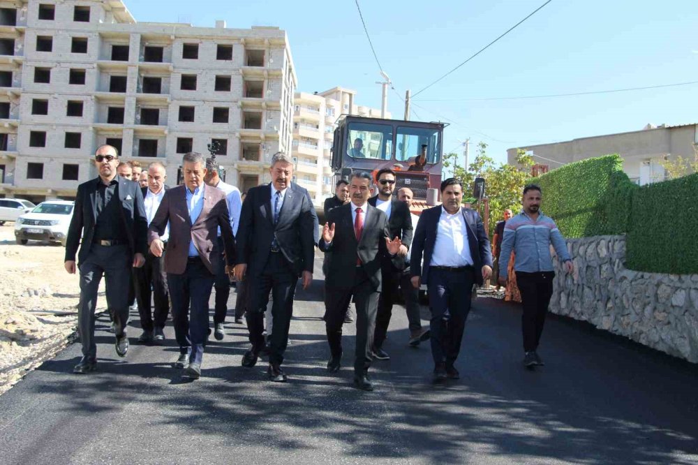 Şırnak'ta Turgut Özal Yaşam Parkında asfalt serimi