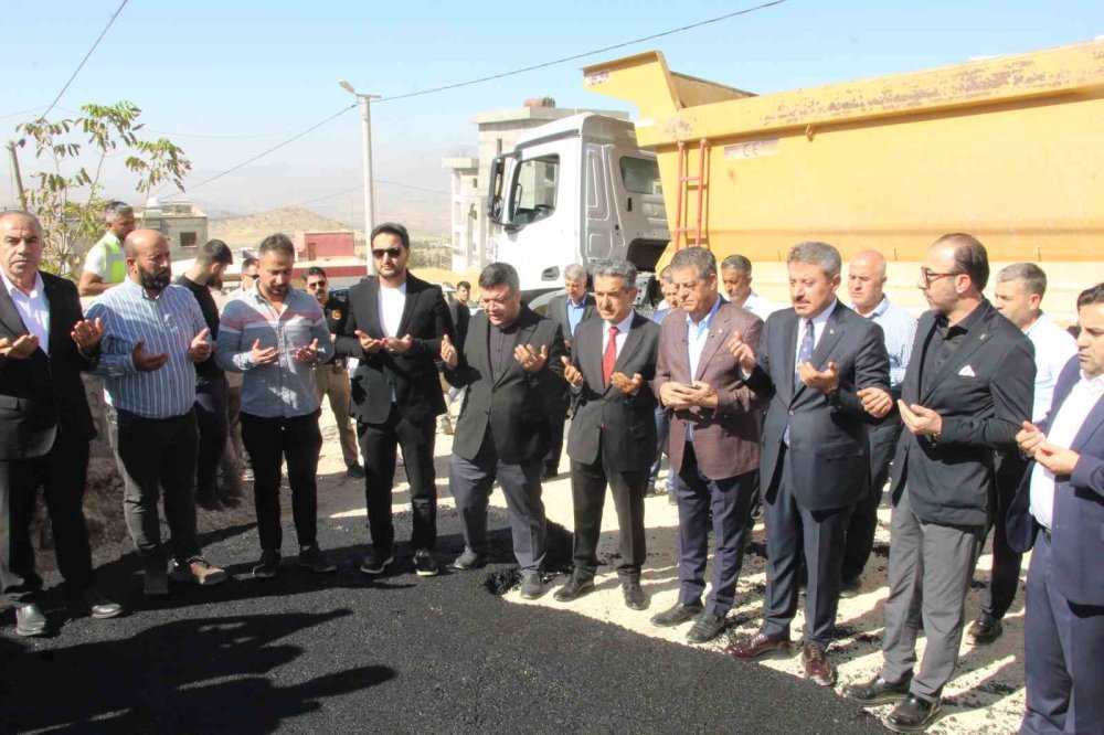 Şırnak'ta Turgut Özal Yaşam Parkında asfalt serimi