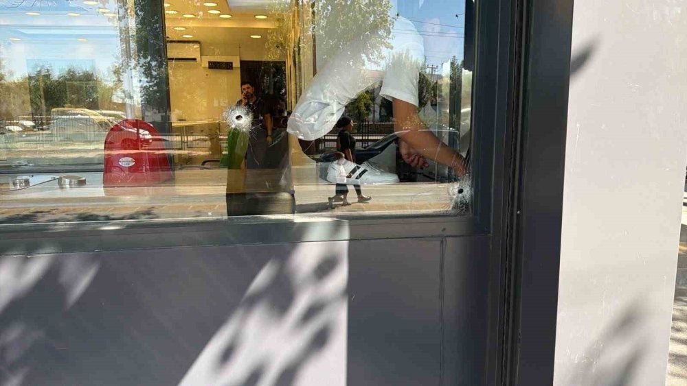 Kuyumculara silahlı saldırı: 100 bin dolar istediler