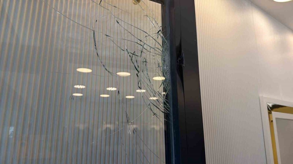 Kuyumculara silahlı saldırı: 100 bin dolar istediler