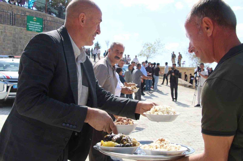 Şırnak’ta 325 yıllık mezarlık ziyareti geleneği 13 bin kişinin katılımıyla gerçekleştirildi