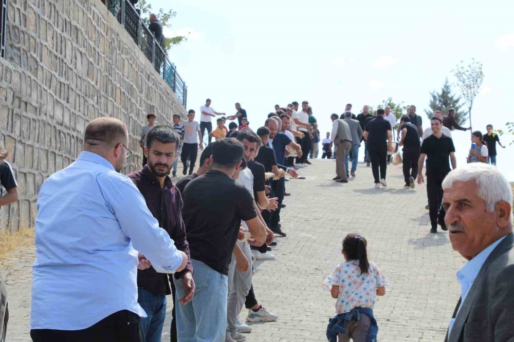 Şırnak’ta 325 yıllık mezarlık ziyareti geleneği 13 bin kişinin katılımıyla gerçekleştirildi