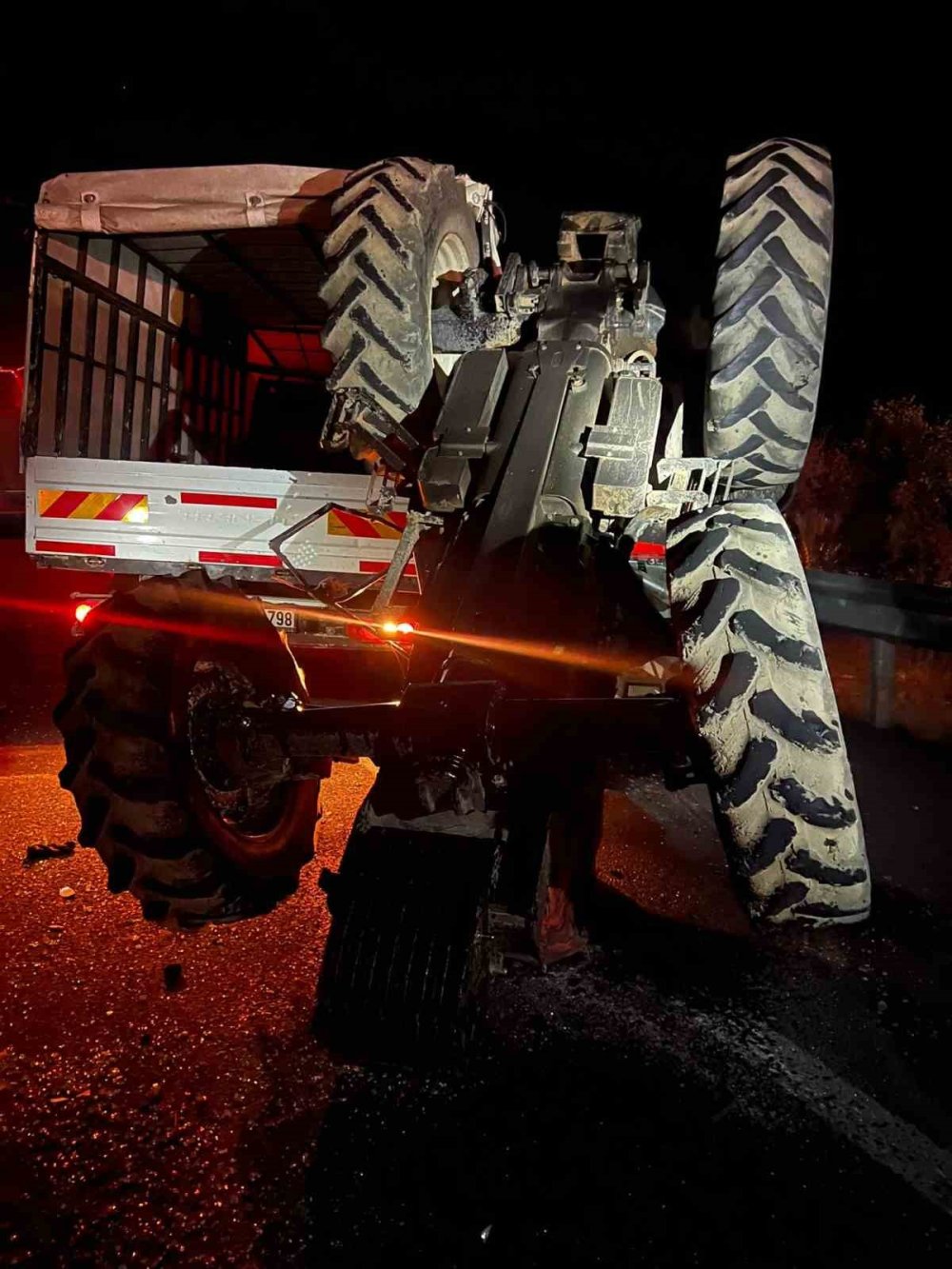 Mardin’de kamyonet ile traktör çarpıştı