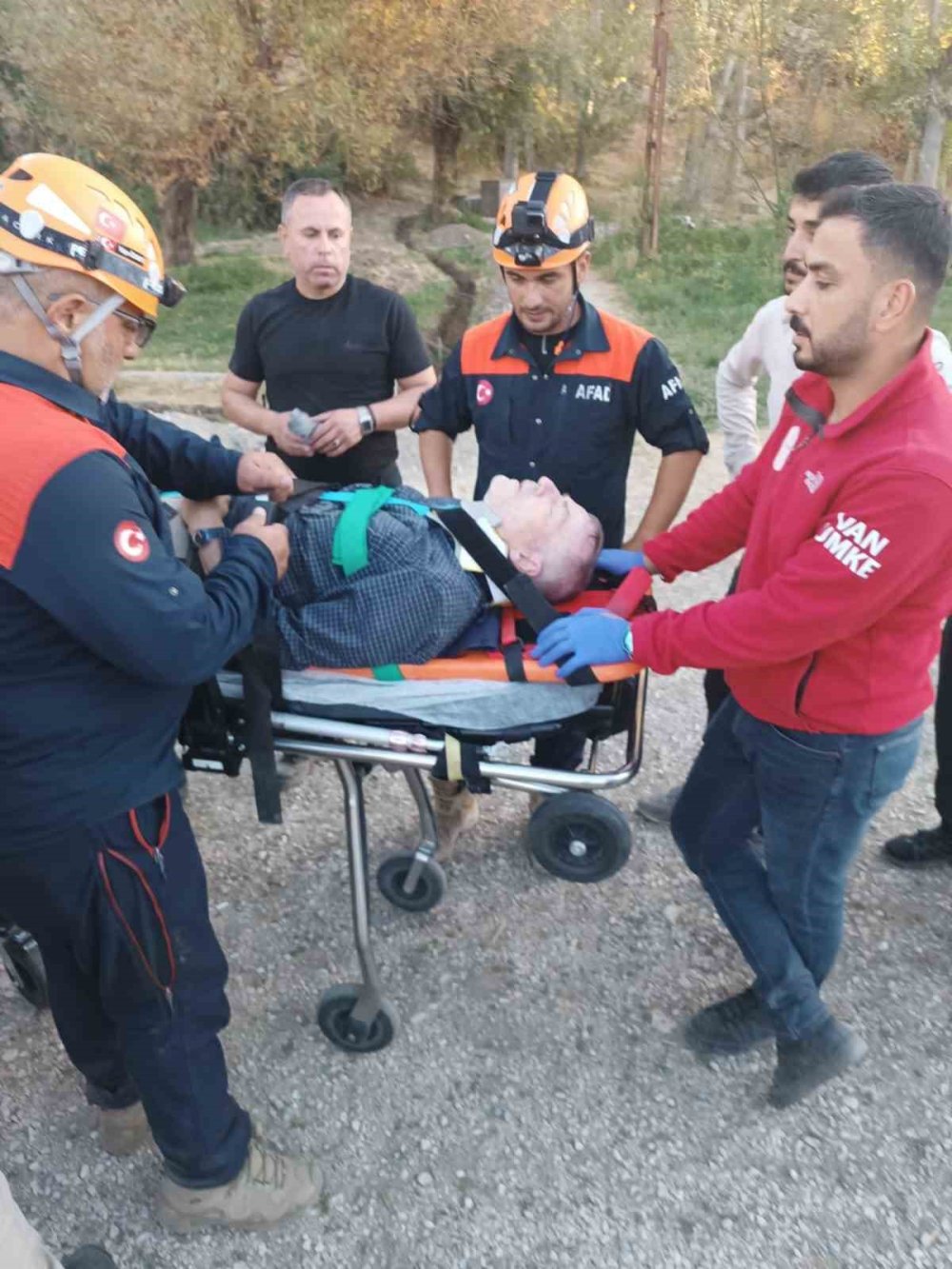 Van Kalesi’nden düşen Alman turist yaralandı