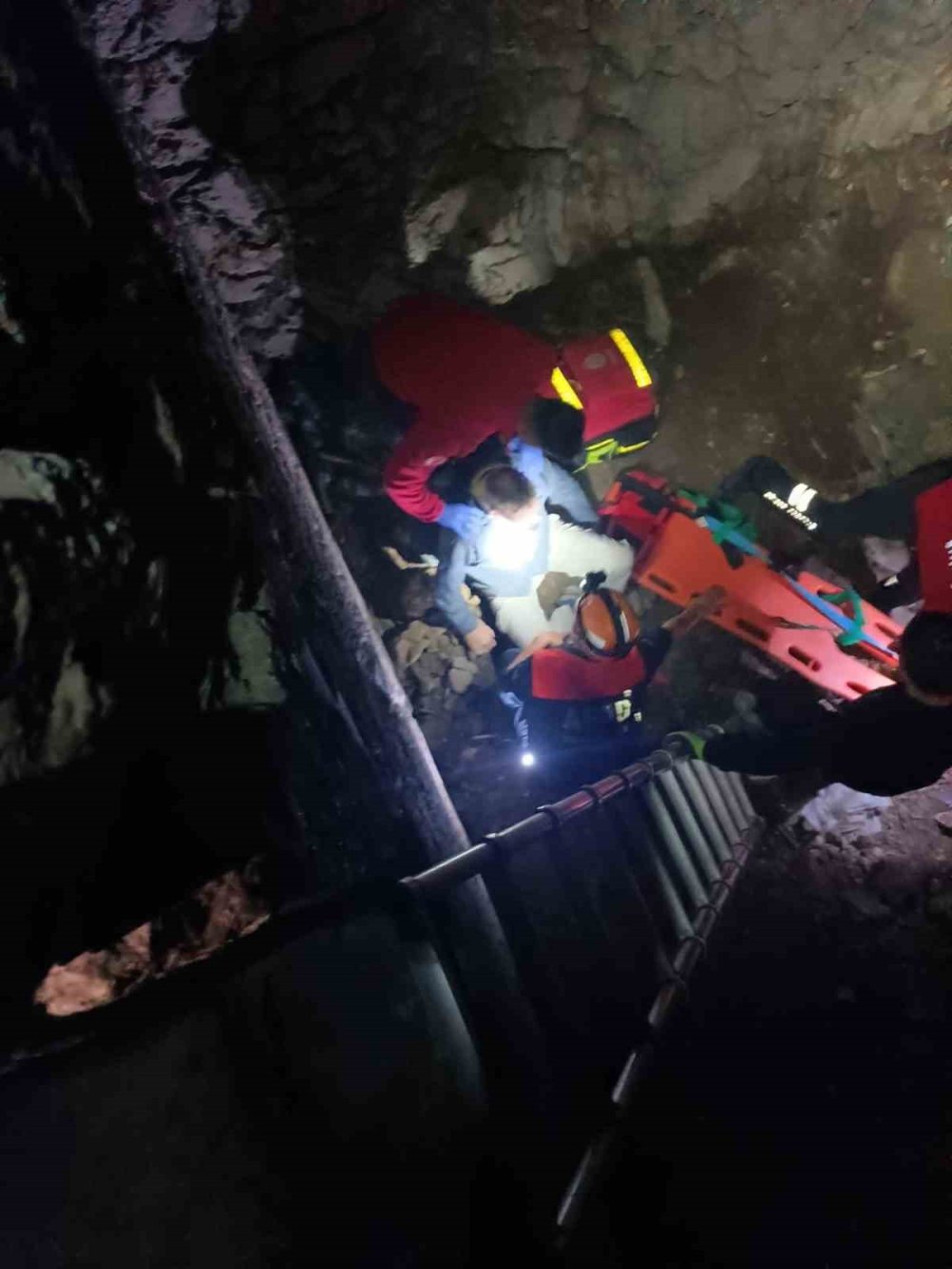 Van Kalesi’nden düşen Alman turist yaralandı