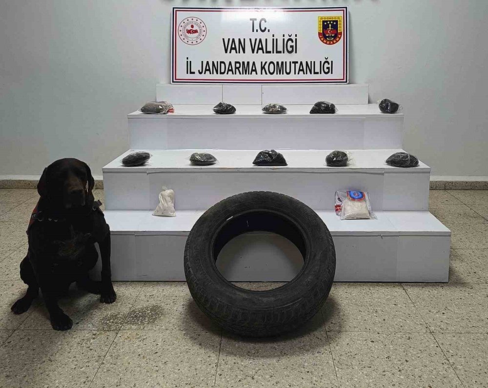 Başkale'de otomobil lastiğinde 6 kilo uyuşturucu yakalandı