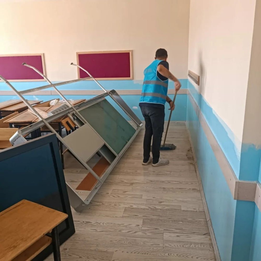 Bitlis’te okullar yükümlülerin elleriyle onarılıyor